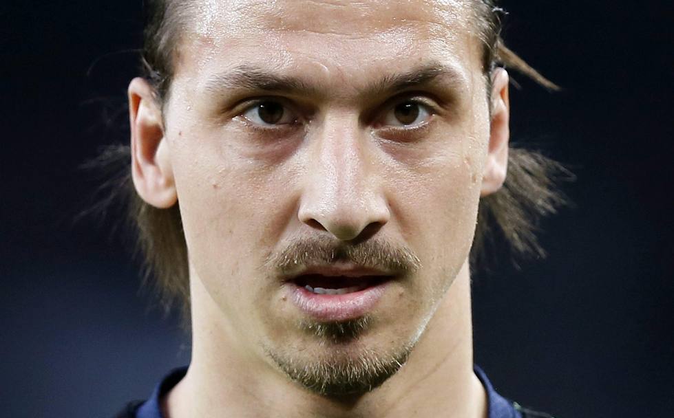 Gli occhi di Zlatan Ibrahimovic: lo svedese sfida il Chelsea di Mourinho per conquistare la seconda semifinale di Champions della sua carriera (la prima col Psg). Epa 